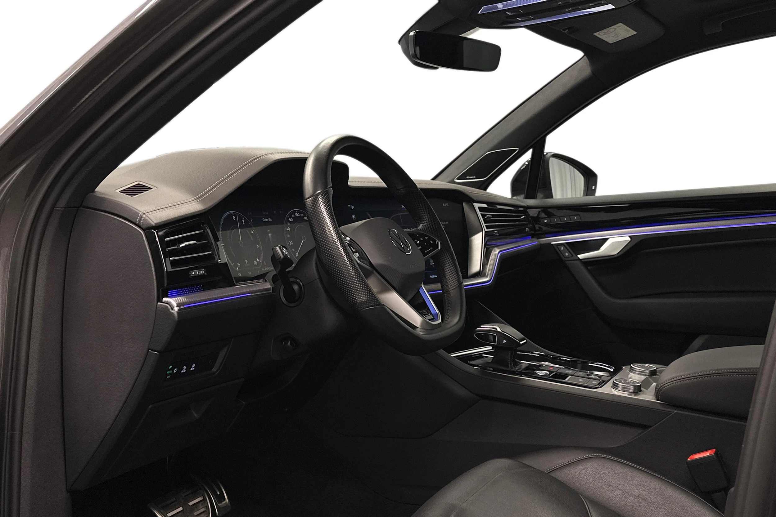 harmaa Volkswagen Touareg 2023 kuva 6.