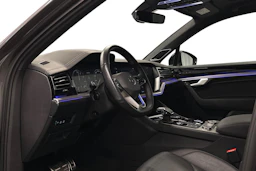 harmaa Volkswagen Touareg 2023 kuva 6.