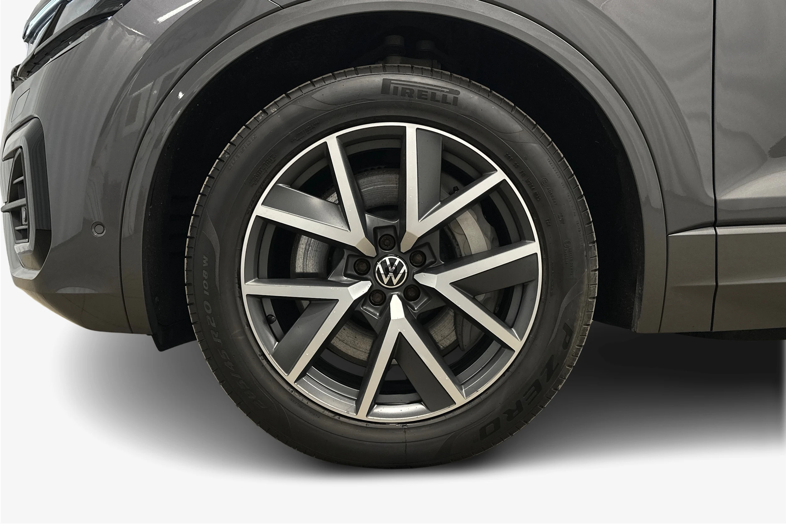 harmaa Volkswagen Touareg 2023 kuva 9.