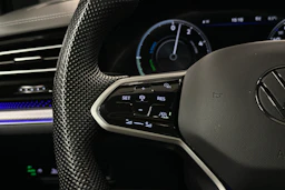 harmaa Volkswagen Touareg 2023 kuva 11.