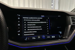 harmaa Volkswagen Touareg 2023 kuva 18.