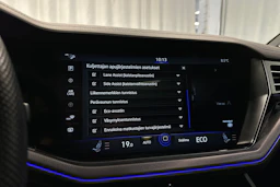 harmaa Volkswagen Touareg 2023 kuva 19.
