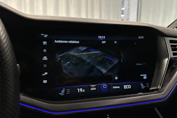 harmaa Volkswagen Touareg 2023 kuva 20.