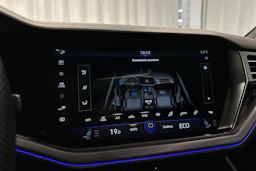 harmaa Volkswagen Touareg 2023 kuva 21.