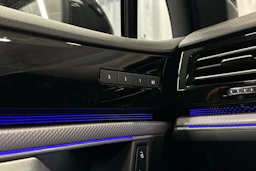 harmaa Volkswagen Touareg 2023 kuva 27.