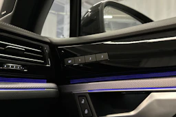 harmaa Volkswagen Touareg 2023 kuva 28.