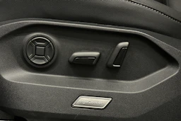 harmaa Volkswagen Touareg 2023 kuva 30.