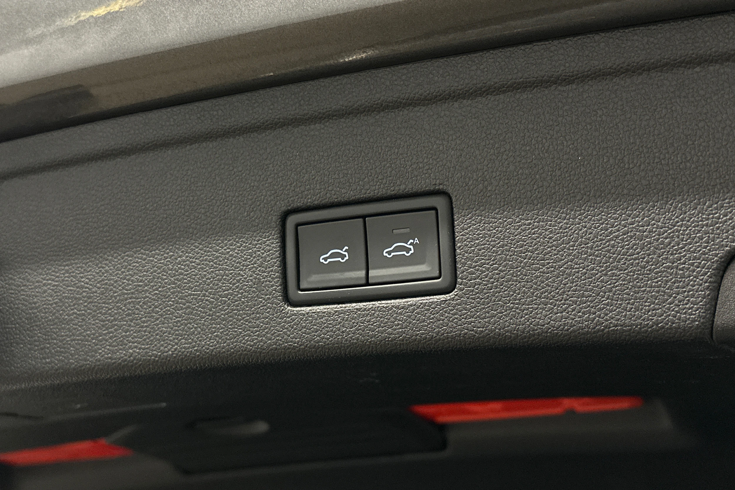 harmaa Volkswagen Touareg 2023 kuva 34.