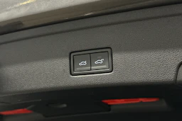 harmaa Volkswagen Touareg 2023 kuva 34.