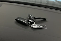 harmaa Volkswagen Touareg 2023 kuva 36.