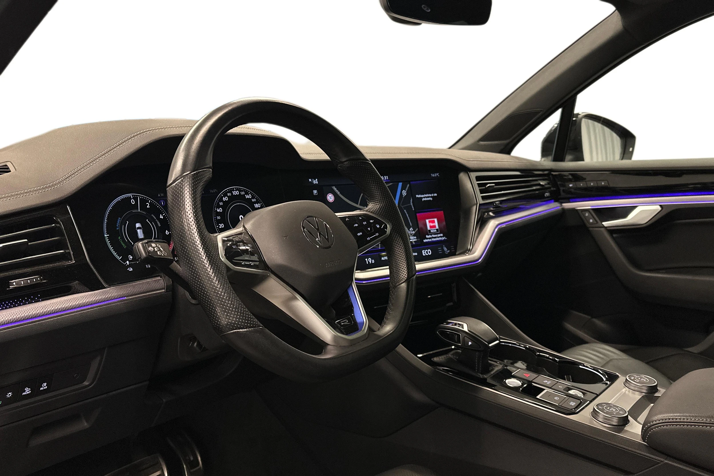 sininen Volkswagen Touareg 2023 kuva 6.