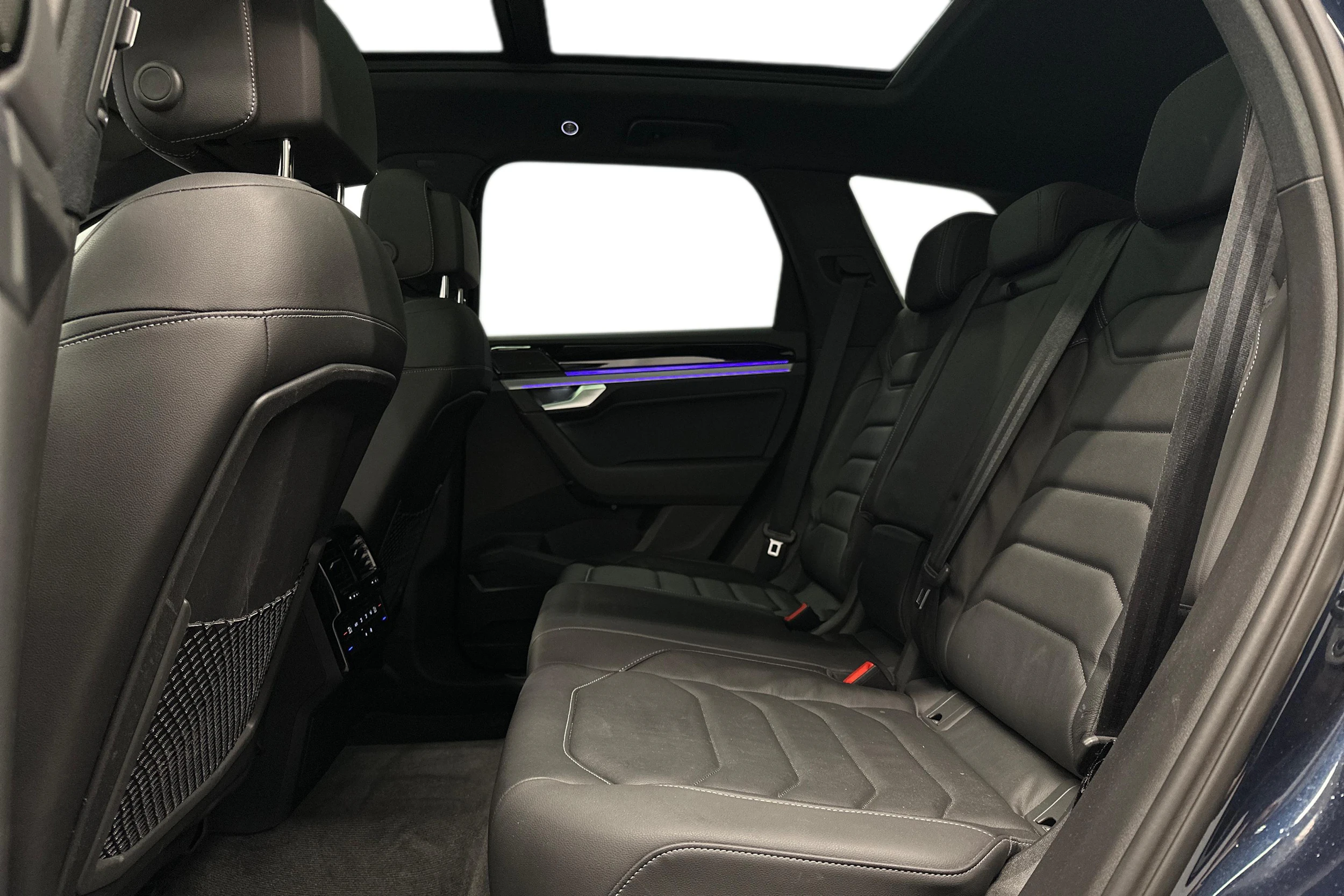 sininen Volkswagen Touareg 2023 kuva 8.