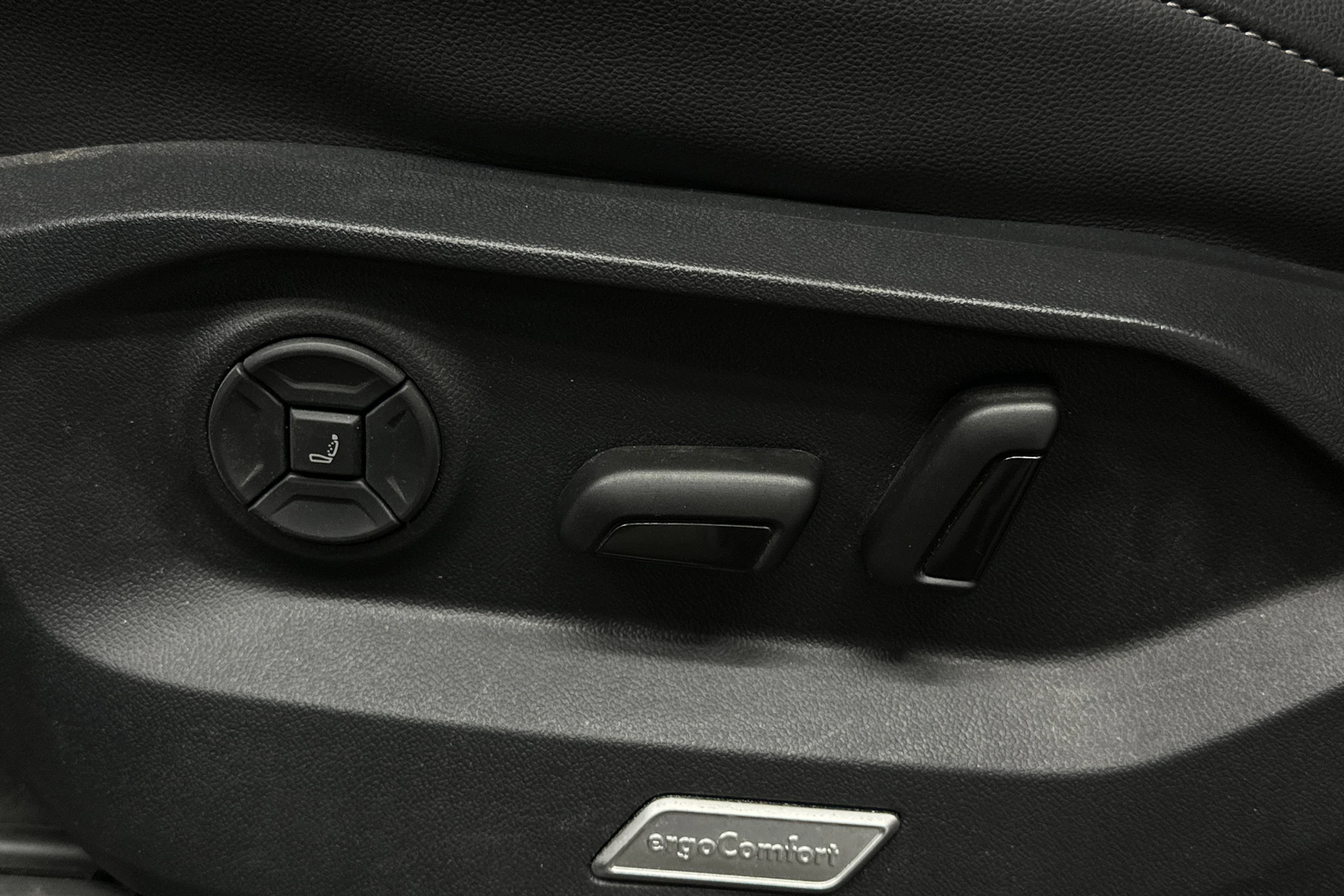 sininen Volkswagen Touareg 2023 kuva 16.