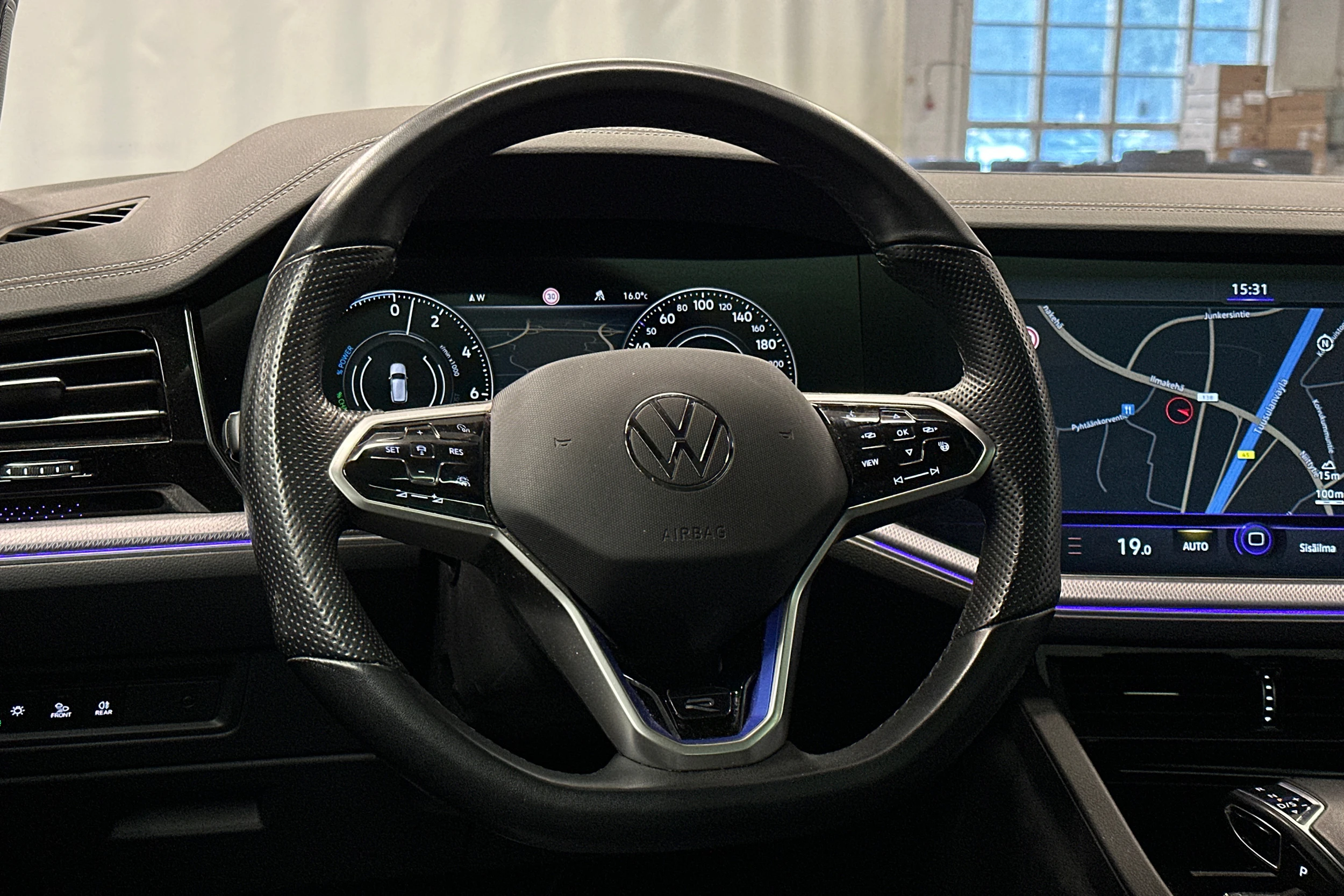 sininen Volkswagen Touareg 2023 kuva 19.
