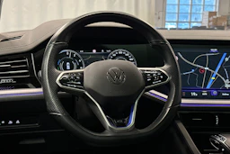 sininen Volkswagen Touareg 2023 kuva 19.