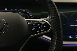 sininen Volkswagen Touareg 2023 kuva 21.