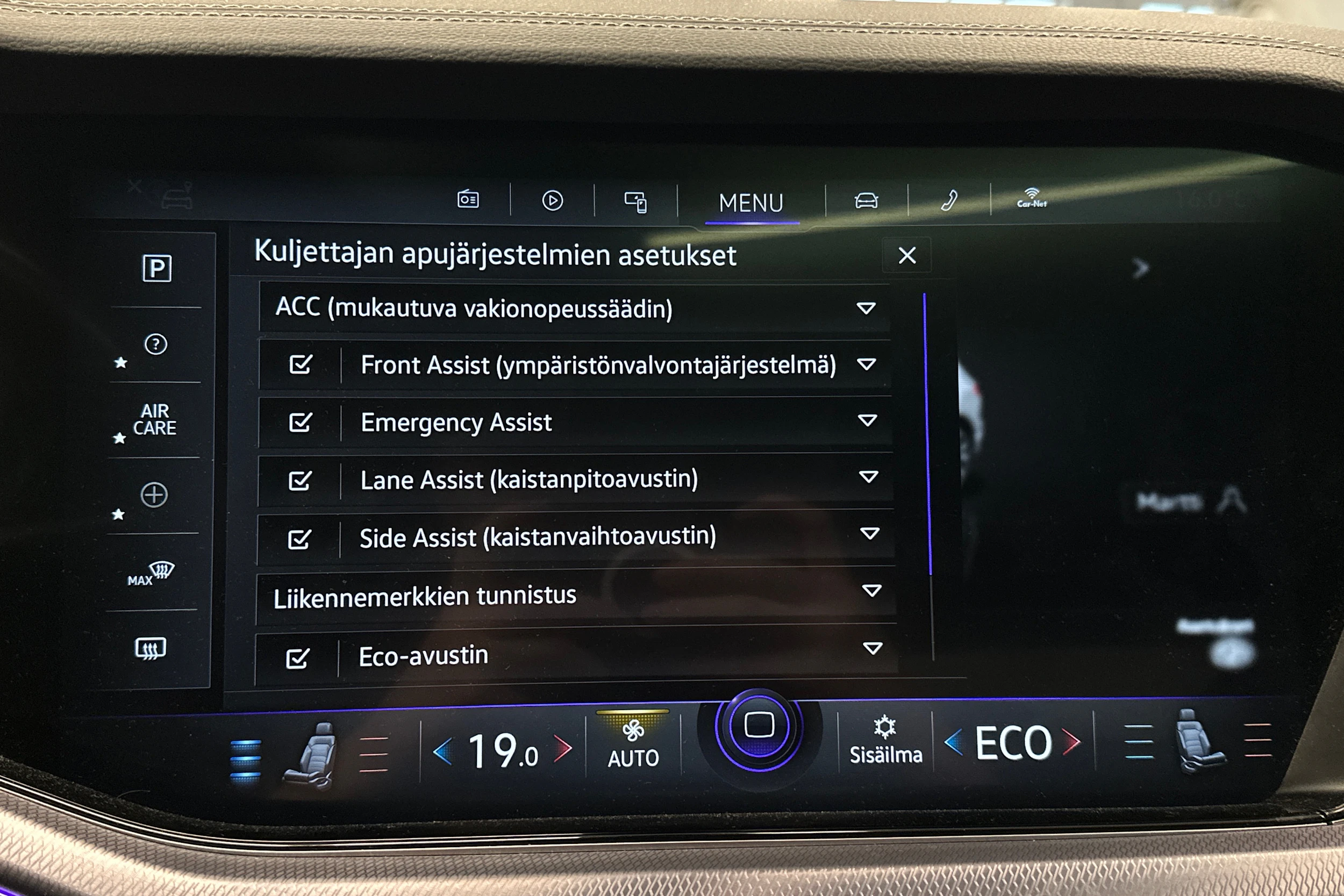 sininen Volkswagen Touareg 2023 kuva 25.