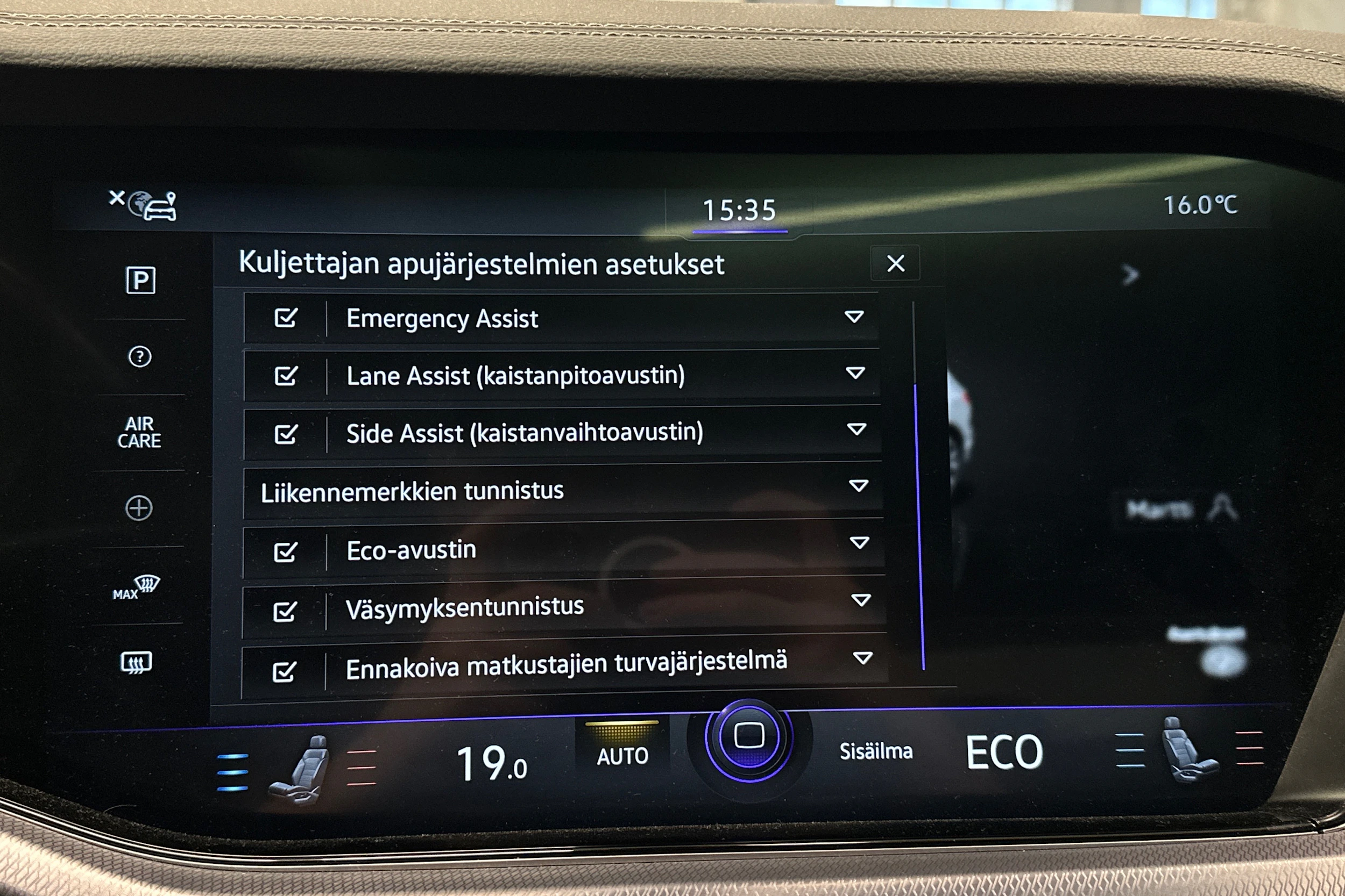 sininen Volkswagen Touareg 2023 kuva 26.
