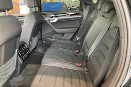 musta Volkswagen Touareg 2024 kuva 8.