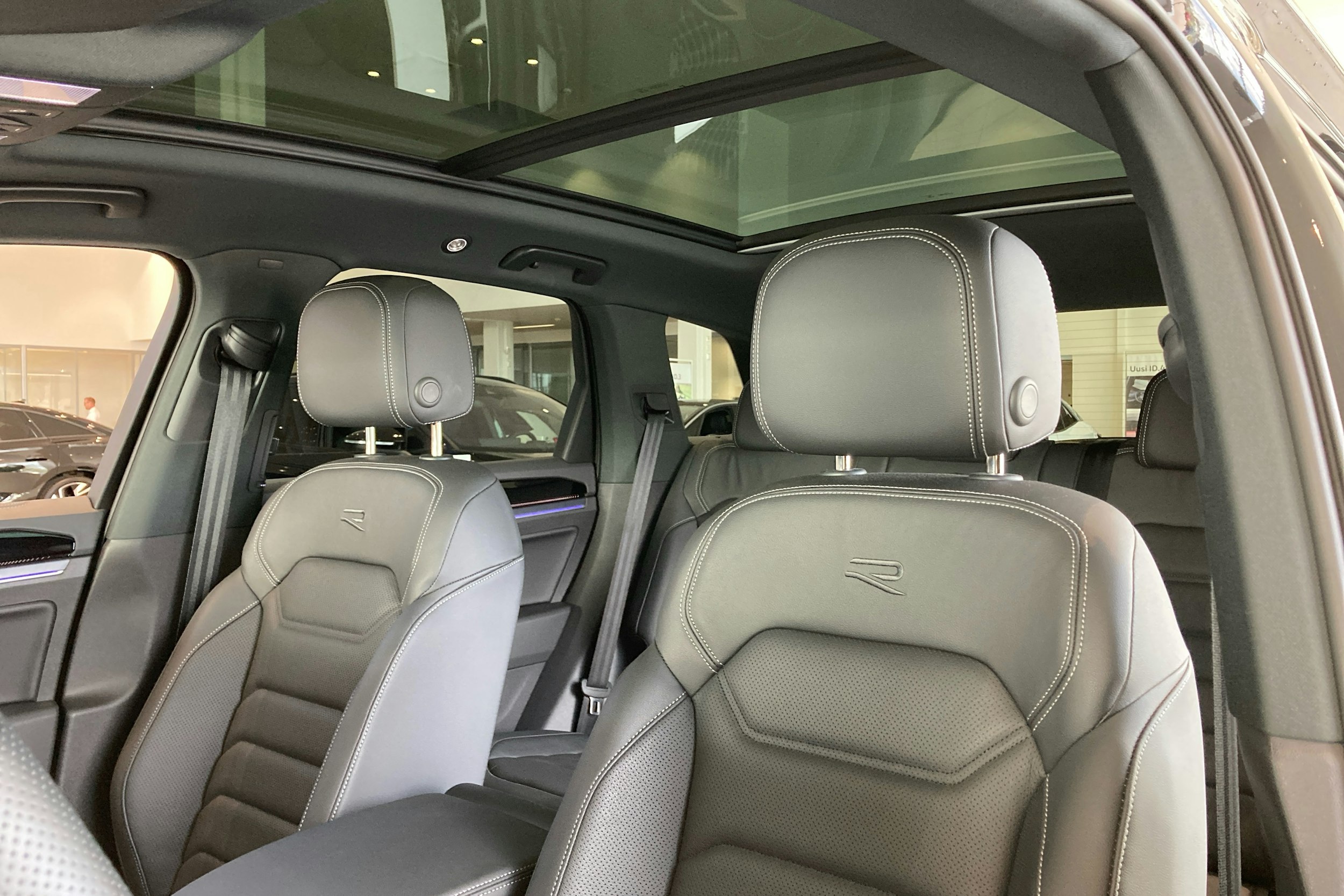 musta Volkswagen Touareg 2024 kuva 11.