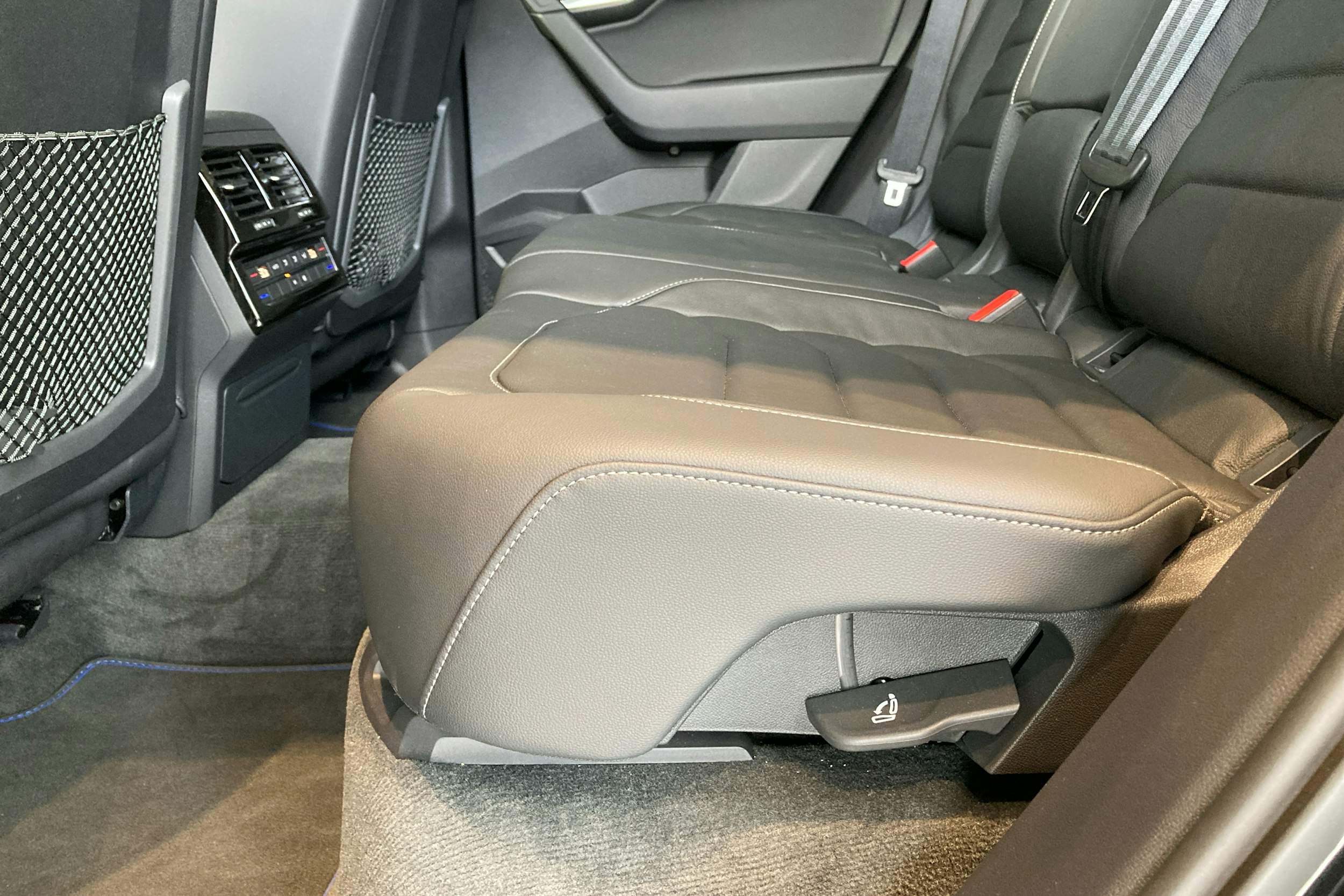 musta Volkswagen Touareg 2024 kuva 15.