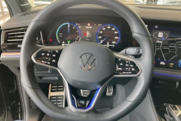musta Volkswagen Touareg 2024 kuva 18.