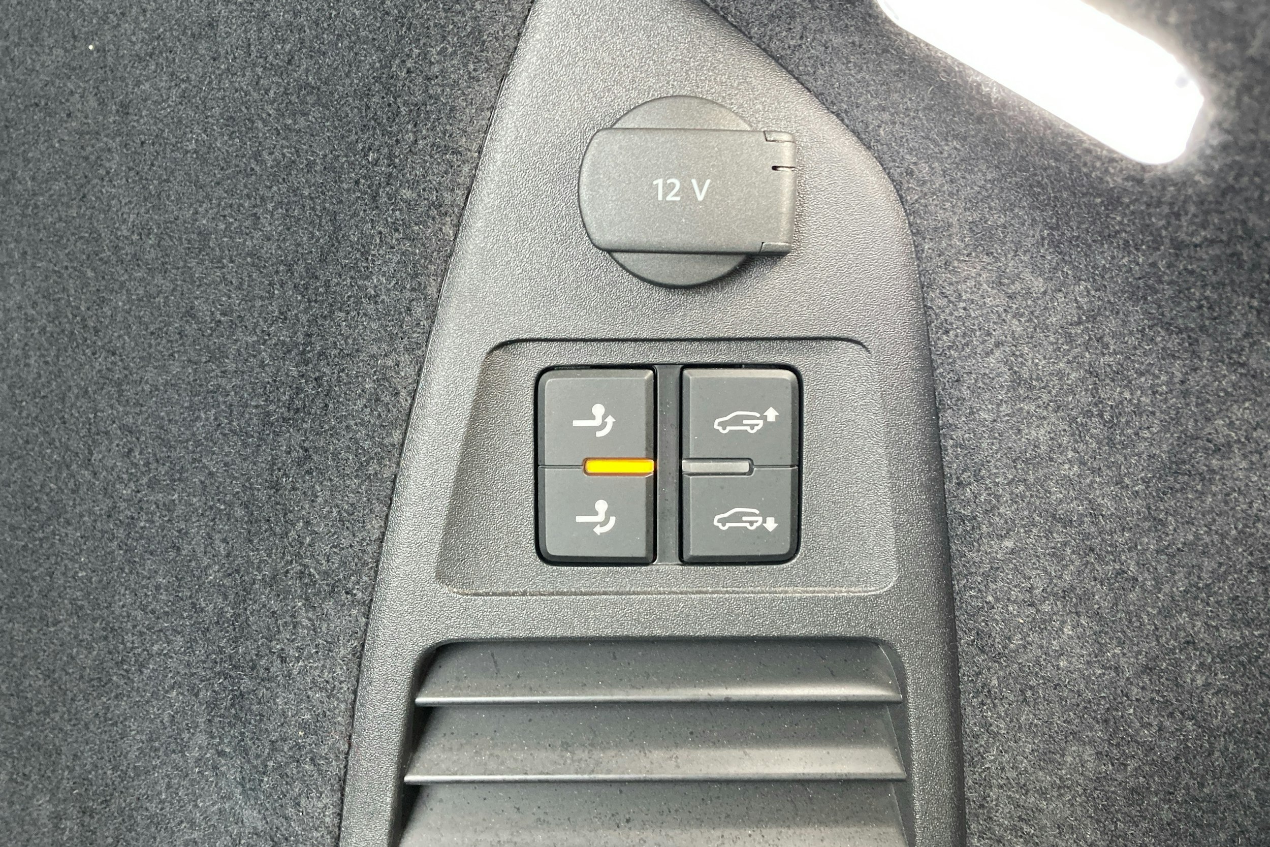 musta Volkswagen Touareg 2024 kuva 23.