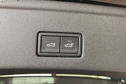 musta Volkswagen Touareg 2024 kuva 24.