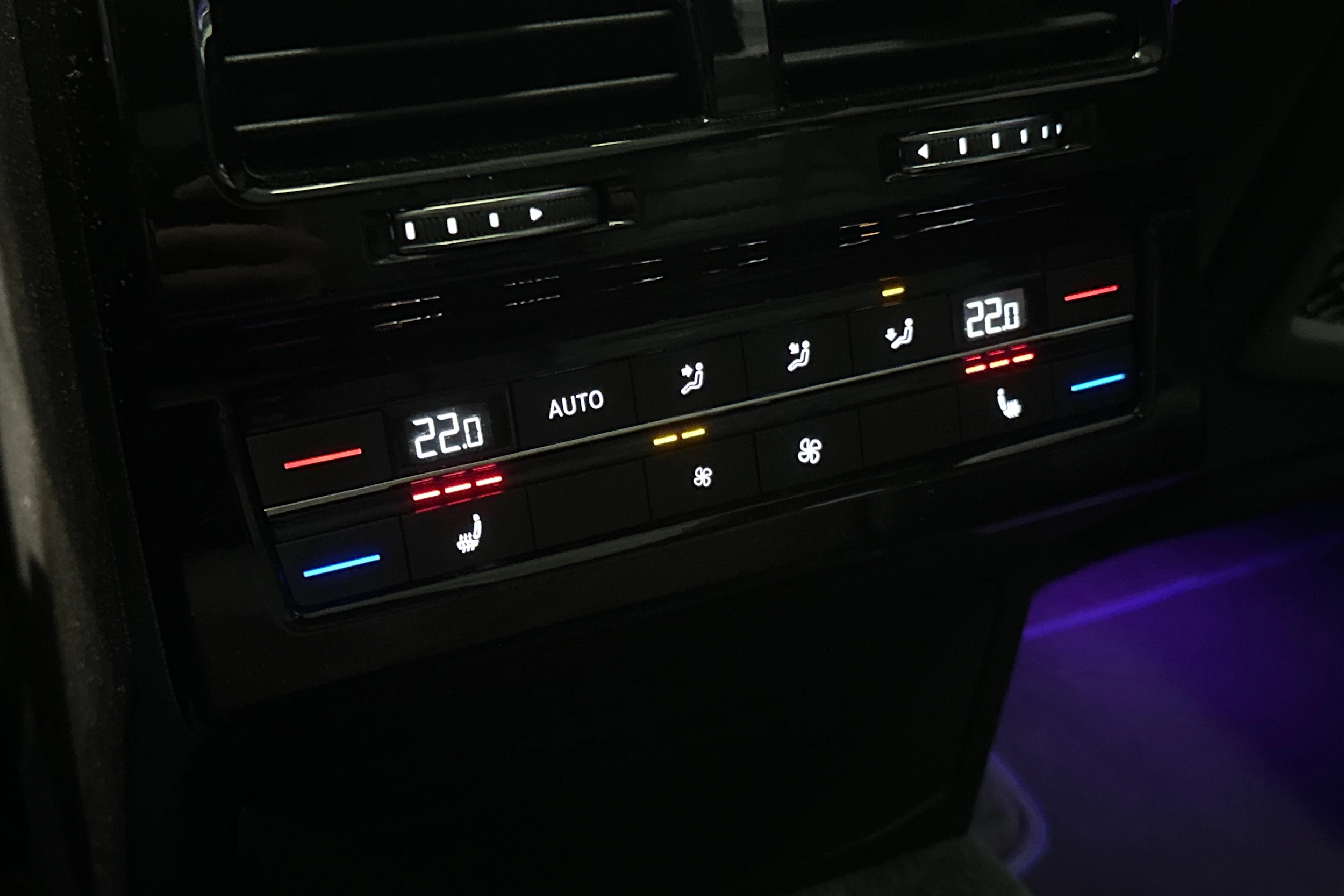 musta Volkswagen Touareg 2024 kuva 18.