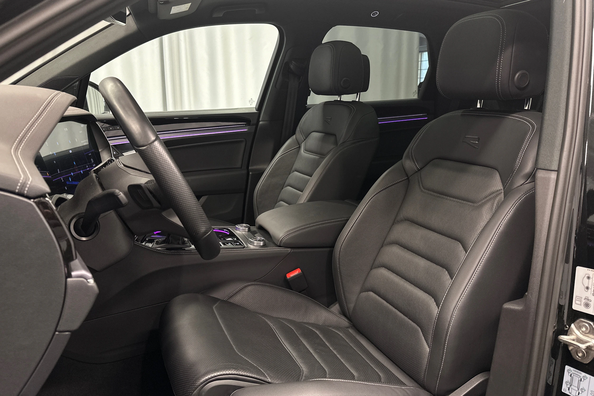 musta Volkswagen Touareg 2024 kuva 19.