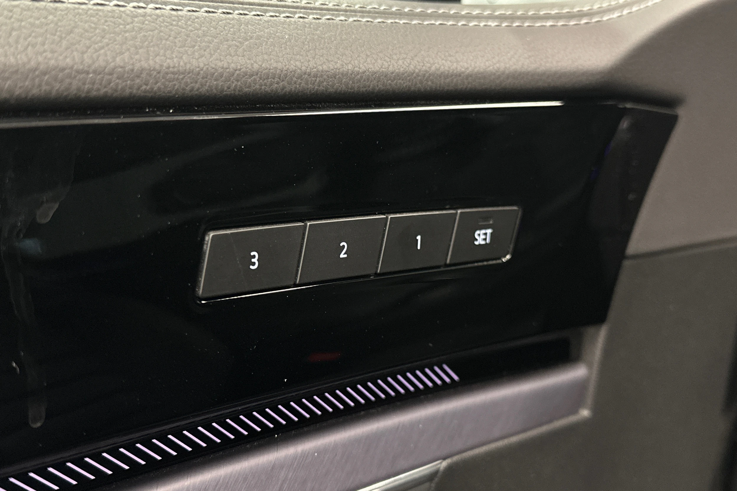 musta Volkswagen Touareg 2024 kuva 21.