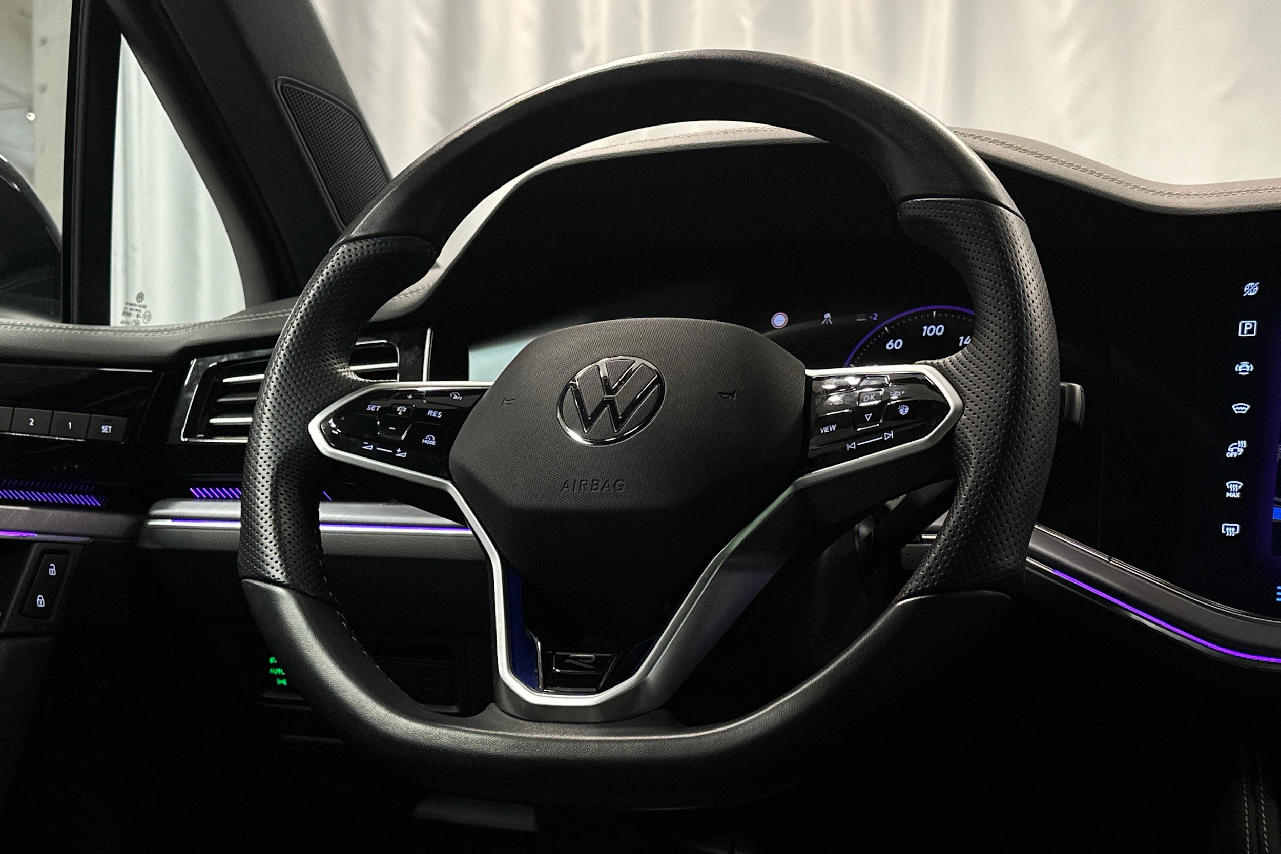 musta Volkswagen Touareg 2024 kuva 25.