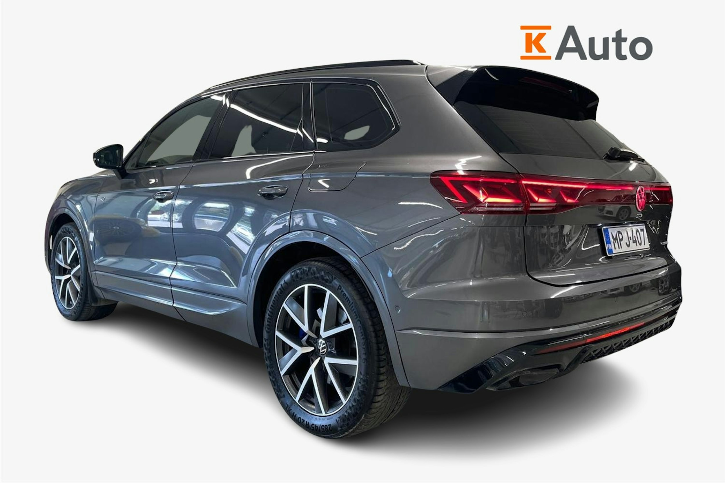 harmaa Volkswagen Touareg 2024 kuva 2.