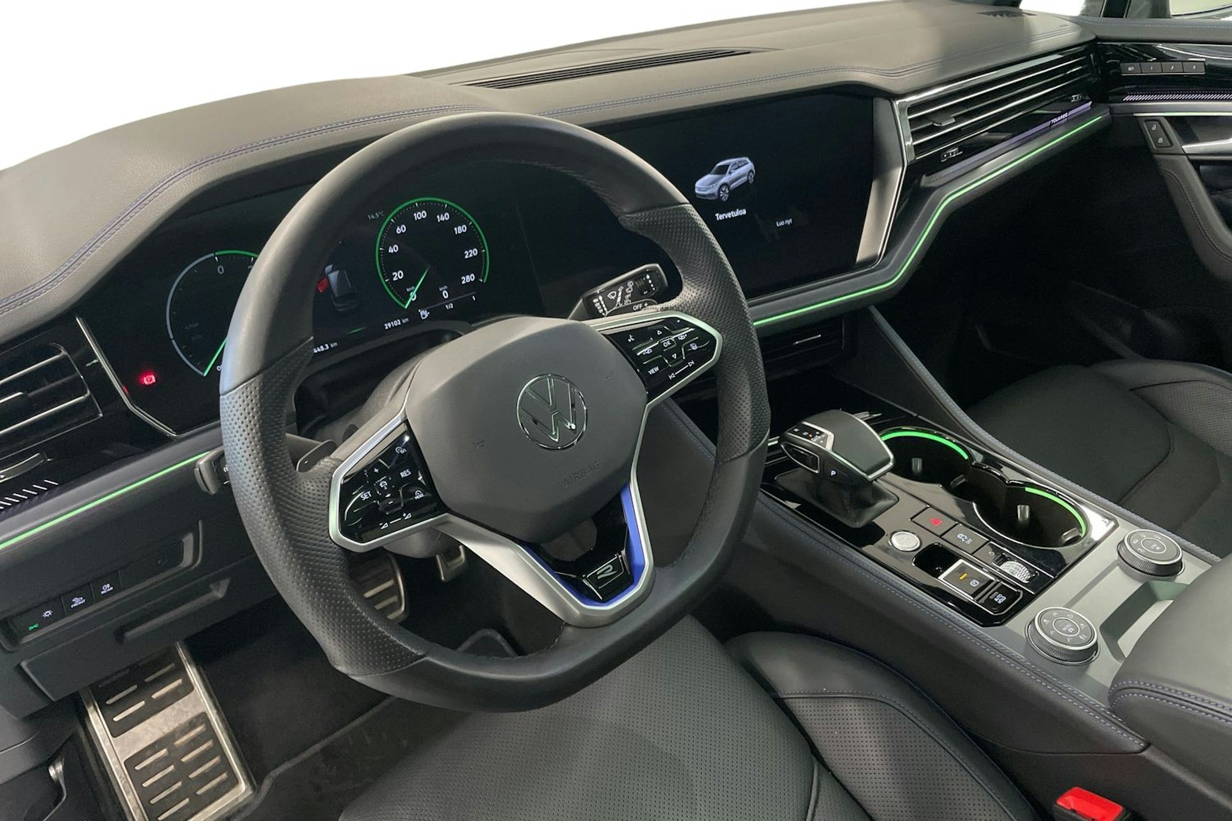 harmaa Volkswagen Touareg 2024 kuva 7.