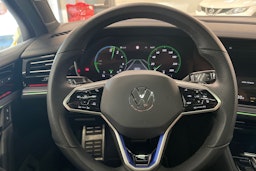 harmaa Volkswagen Touareg 2024 kuva 14.