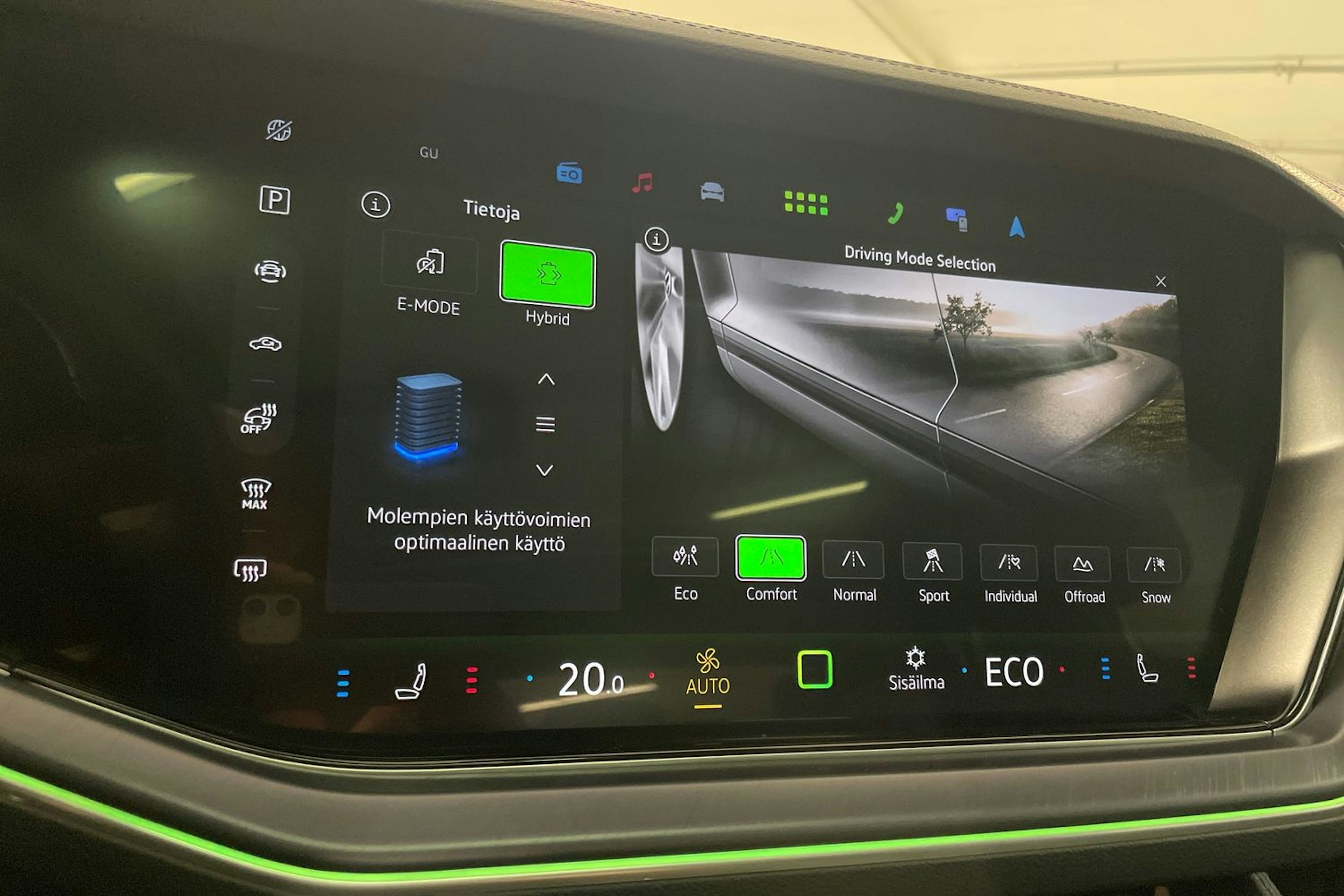 harmaa Volkswagen Touareg 2024 kuva 20.
