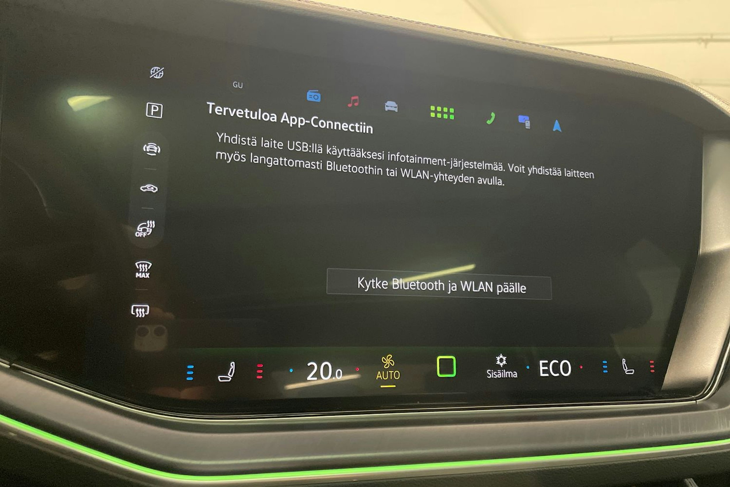 harmaa Volkswagen Touareg 2024 kuva 21.