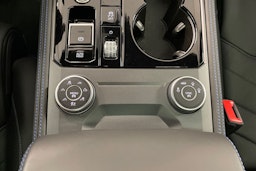 harmaa Volkswagen Touareg 2024 kuva 23.
