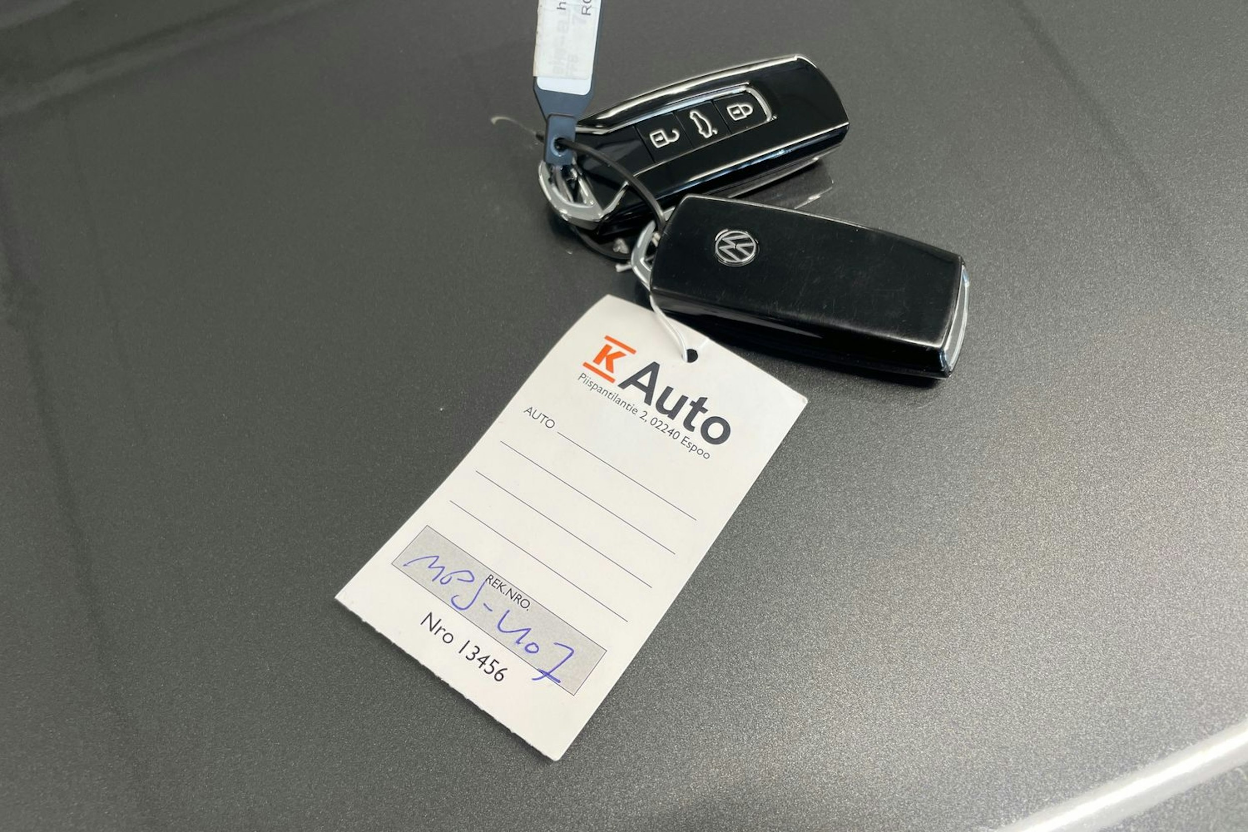 harmaa Volkswagen Touareg 2024 kuva 33.