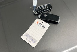 harmaa Volkswagen Touareg 2024 kuva 33.