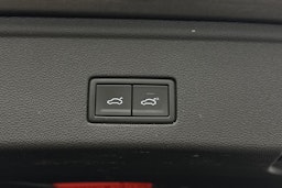 harmaa Volkswagen Touareg 2024 kuva 35.