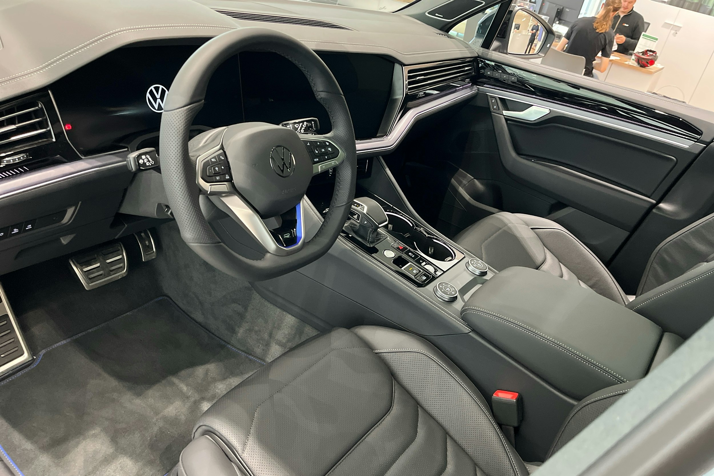 harmaa Volkswagen Touareg 2025 kuva 6.