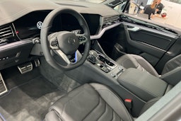 harmaa Volkswagen Touareg 2025 kuva 6.
