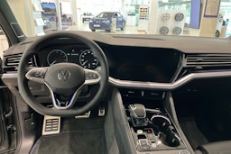 harmaa Volkswagen Touareg 2025 kuva 7.