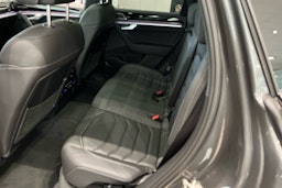 harmaa Volkswagen Touareg 2025 kuva 8.