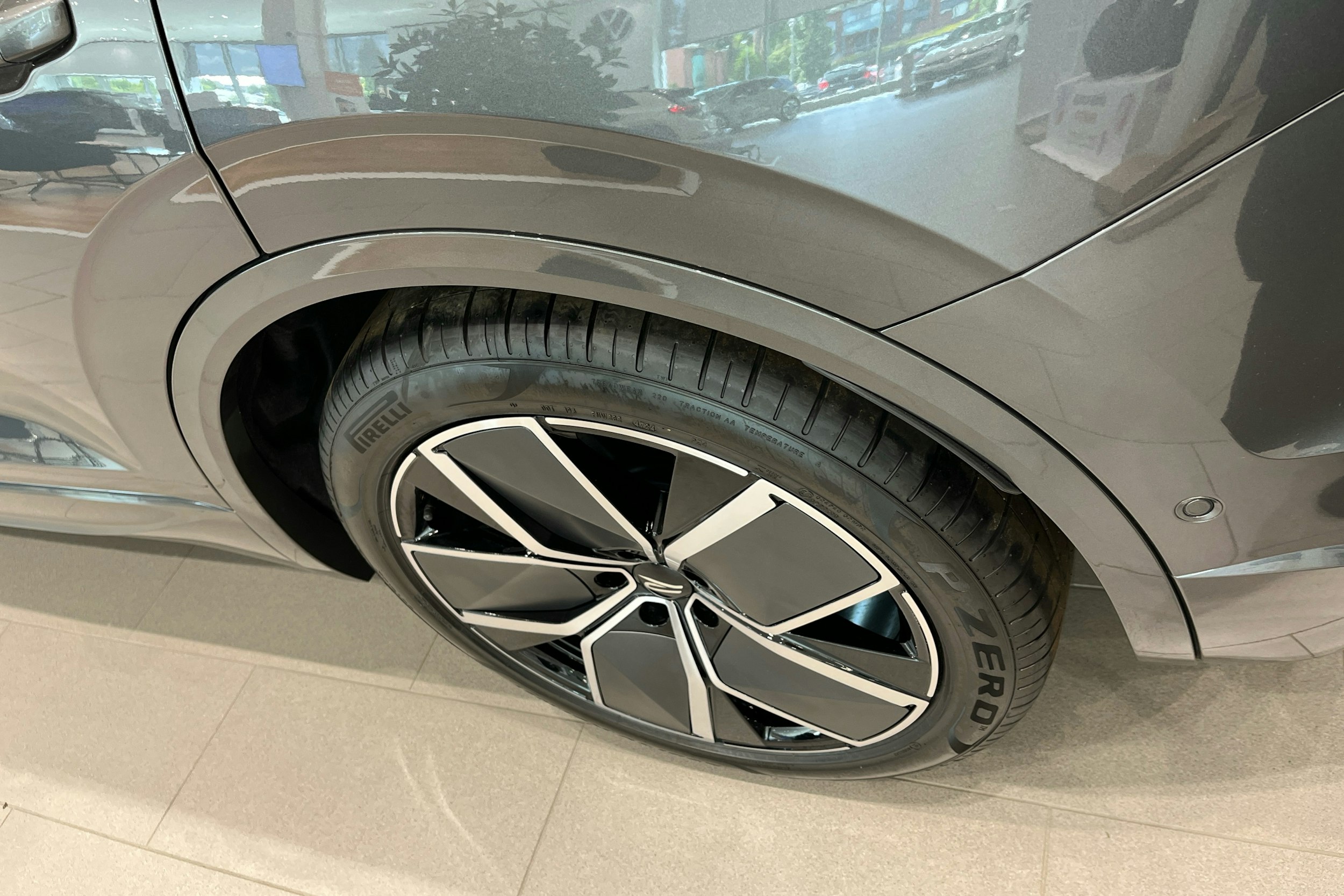 harmaa Volkswagen Touareg 2025 kuva 10.