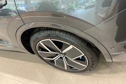 harmaa Volkswagen Touareg 2025 kuva 10.