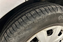 harmaa Volkswagen Touran 2007 kuva 15.