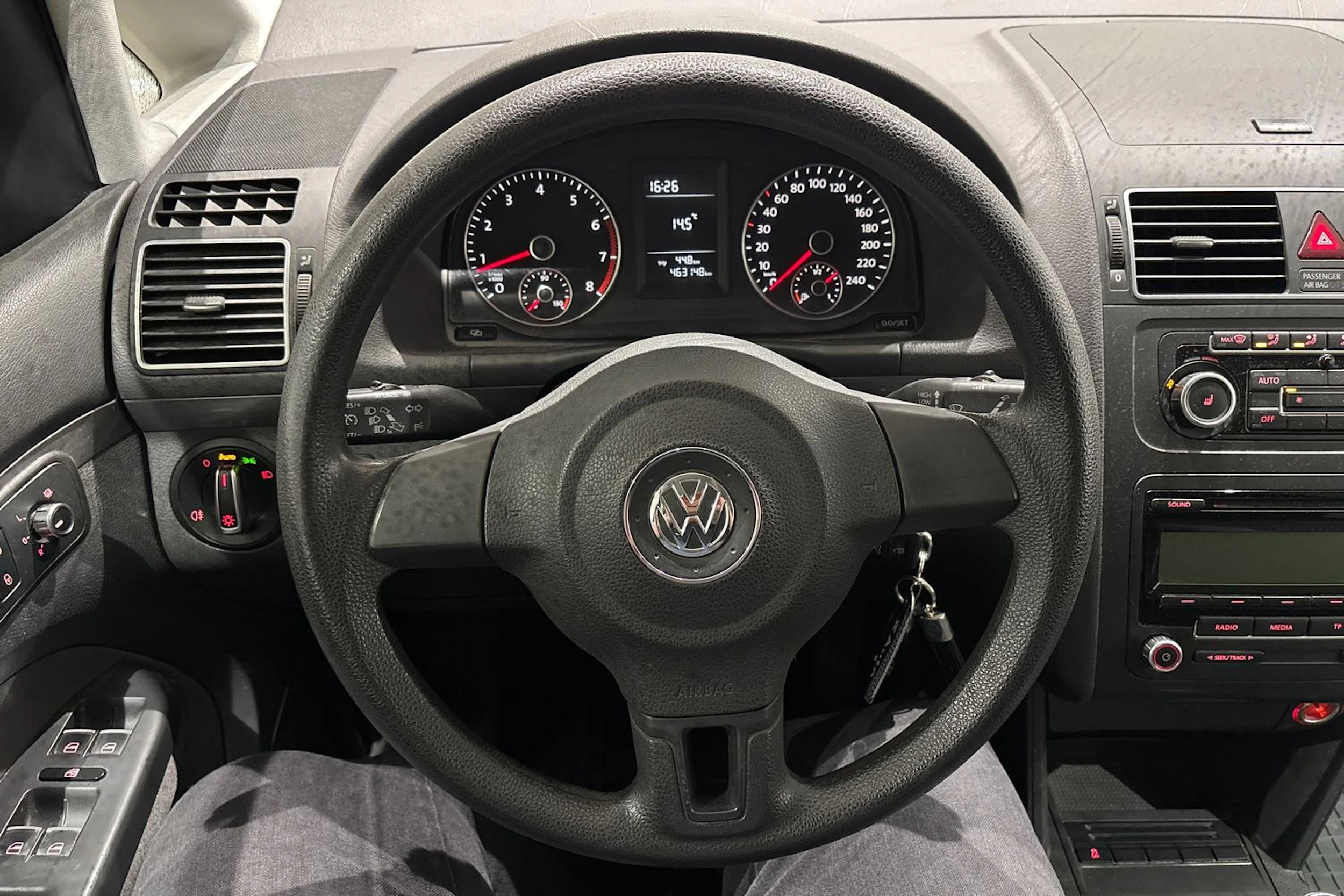 sininen Volkswagen Touran 2010 kuva 14.