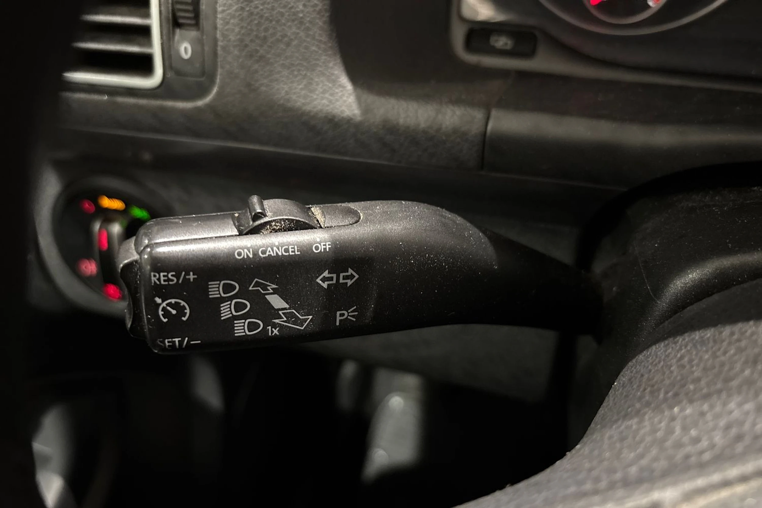 sininen Volkswagen Touran 2010 kuva 15.